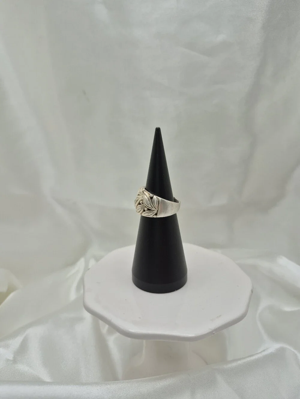 925 Sterling Silver Leaf Band Ring Foliate  Design Size 7 Openwork Thailand